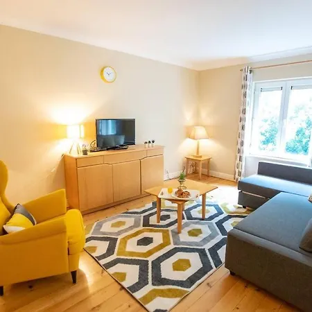 222 - Cozy Retreat By Shortstays *