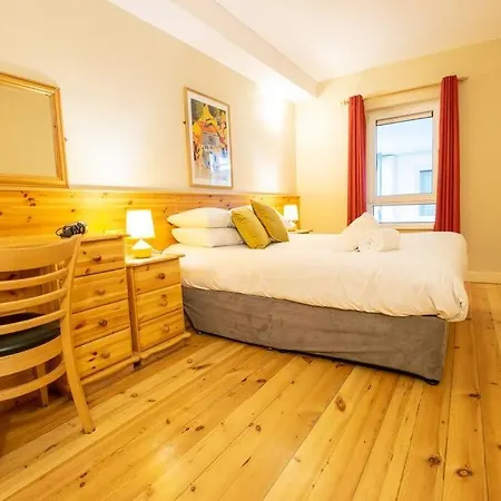 222 - Cozy Retreat By Shortstays *