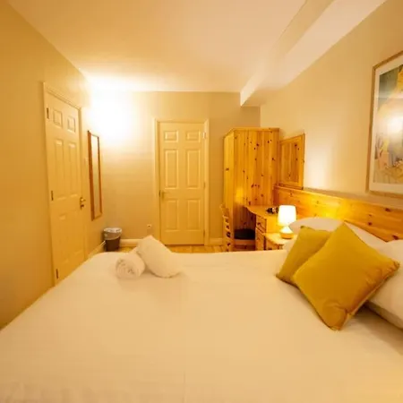 Apartment 222 - Cozy Retreat By Shortstays Westport