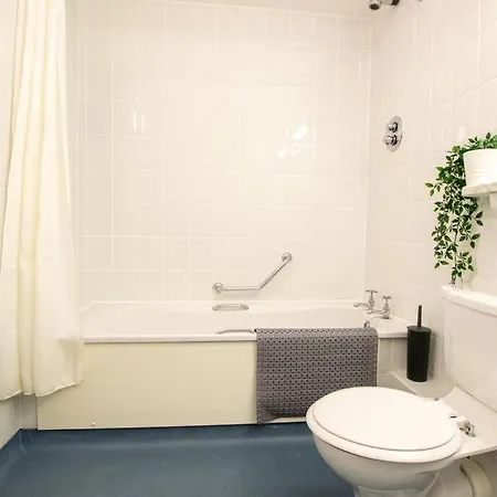 222 - Cozy Retreat By Shortstays Apartment Westport