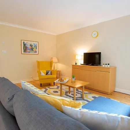 דירה 222 - Cozy Retreat By Shortstays *